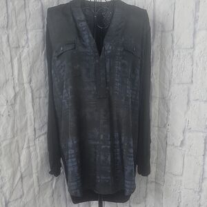 Rock & Republic Women's Black/Blue Patterned V-Neck Blouse Large